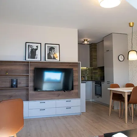 Apartament Paris A Sunny 2- Bedroom With Parking