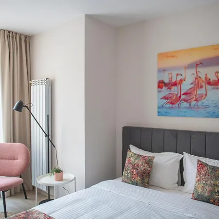 Paris A Sunny 2- Bedroom With Parking Apartament