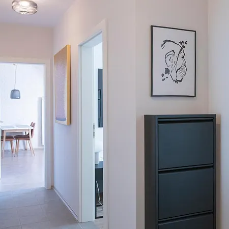 Apartment Paris A Sunny 2- Bedroom With Parking