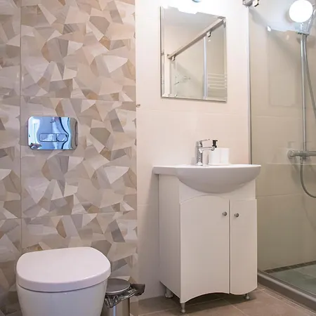 Paris A Sunny 2- Bedroom With Parking Appartement *